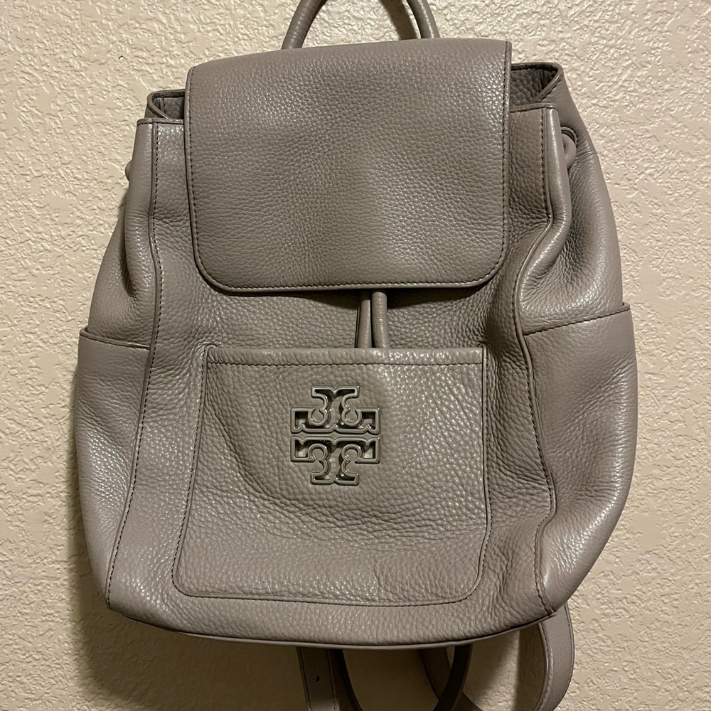 Tory Burch Britten Backpack in French Grey Pebbled Leather